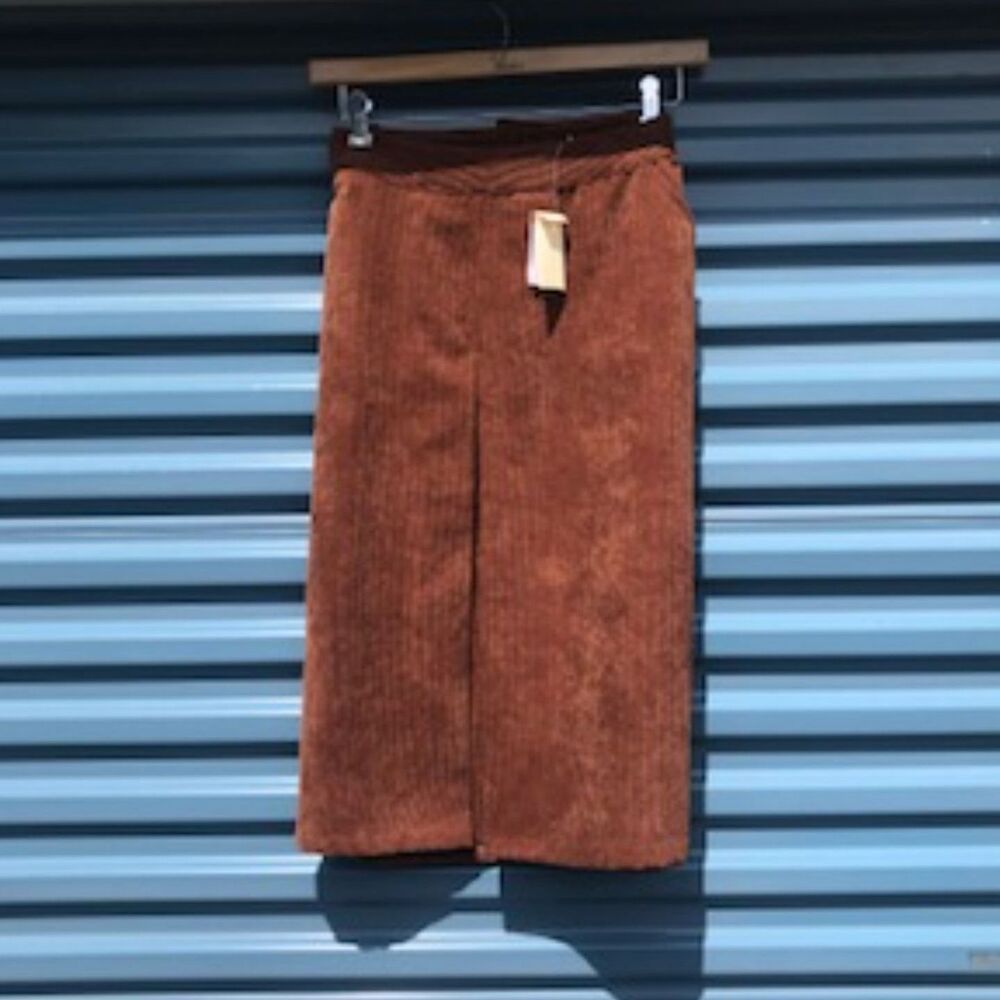 Size: 16W Women's Pleated Skirt . Christopher & Banks . New w/ Tags